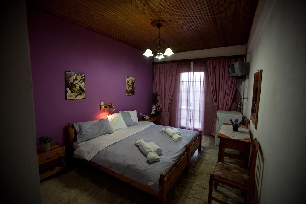 Χenonas Ziakos Hotel Amárantos Ruang foto